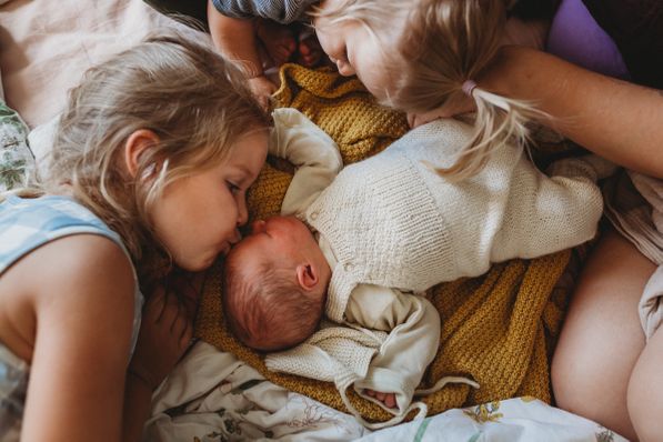 Babyfotos in Landshut Neugeborenenshooting nach der Geburt Homestory